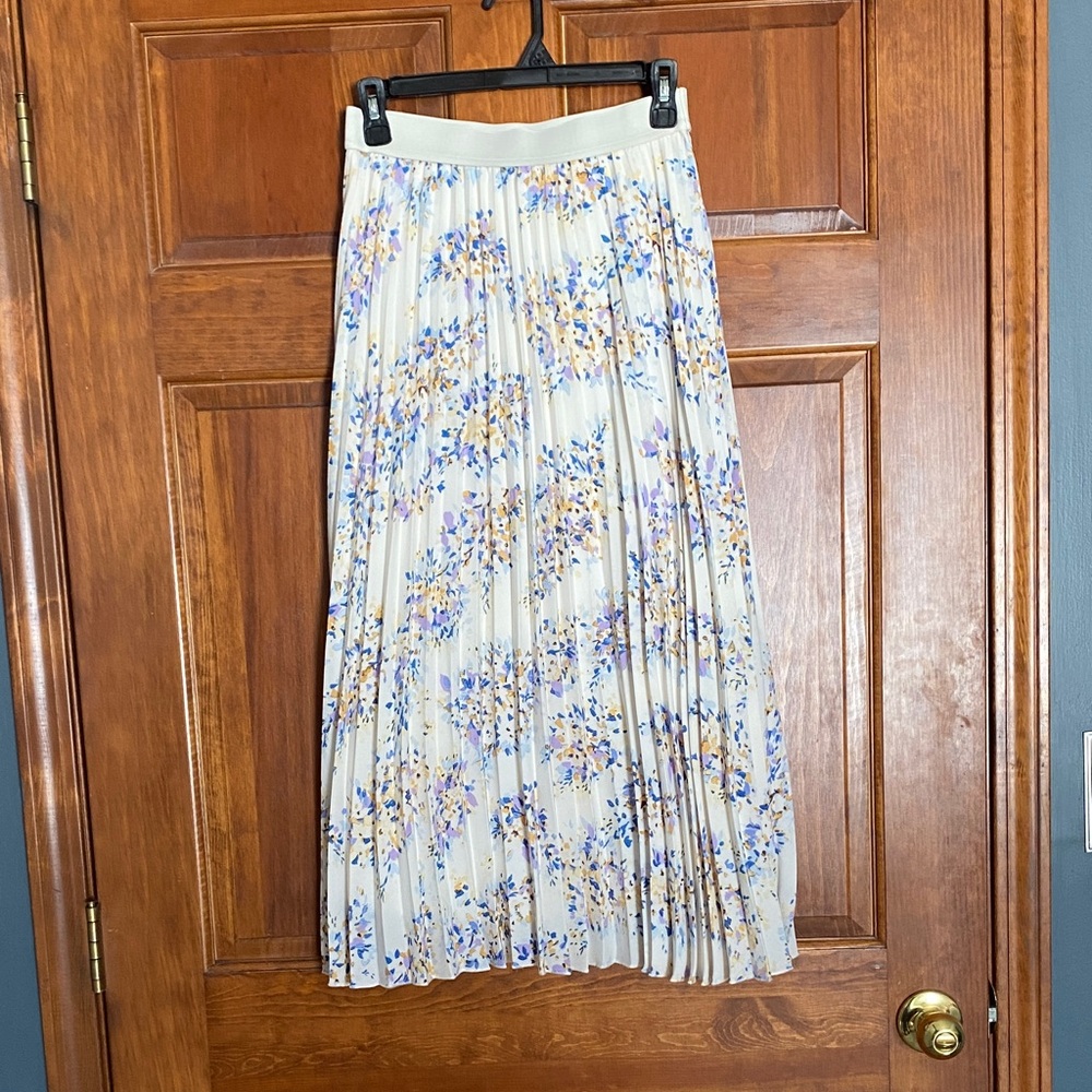 Vince Camuto Floral Pleated Maxi Skirt - Cream and Purple